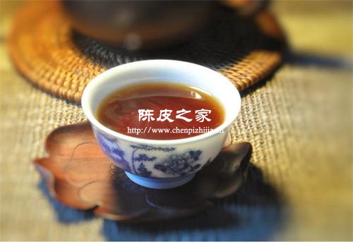 冲泡普洱茶时茶汤漂浮的雾气是什么