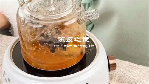 陈皮和黄芪红枣黑枸杞泡水喝的功效