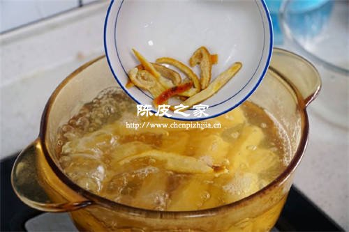 用陈皮泡水喝能放冰糖吗