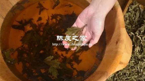 艾蒿生姜花椒橘子皮一起煮水泡脚熏蒸的功效及注意事项