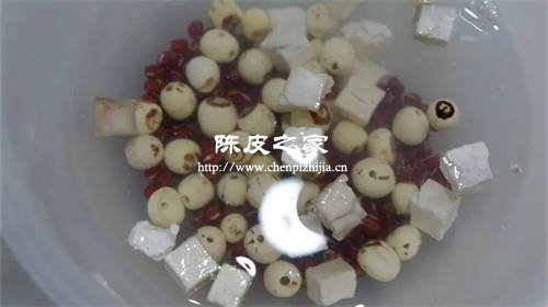 炒白扁豆茯苓陈皮泡水喝的功效是什么