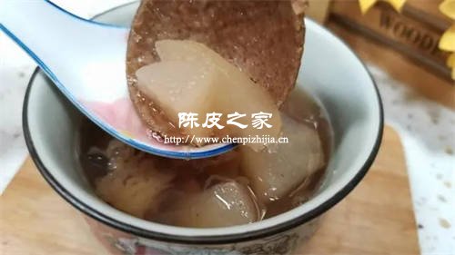 秋梨冰糖陈皮枸杞子煮水的作用是什么