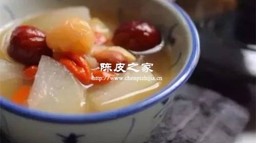 秋梨冰糖陈皮枸杞子煮水的作用是什么