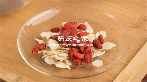 黄芪和枸杞菊花陈皮泡水喝有什么作用