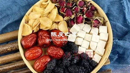 桑葚干玫瑰花炒茯苓陈皮可以泡水喝吗