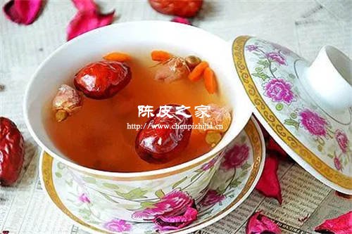 陈皮玫瑰花枸杞红枣泡水的功效