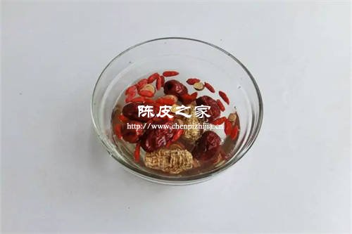 大枣泡枸杞陈皮水喝的功效与副作用