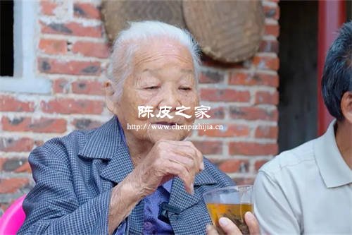 80多岁的老人能不能泡陈皮水喝