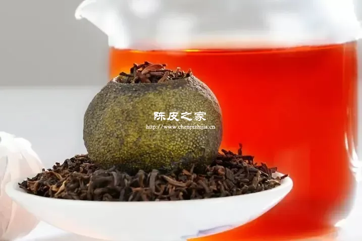 小青柑冲泡后的颜色