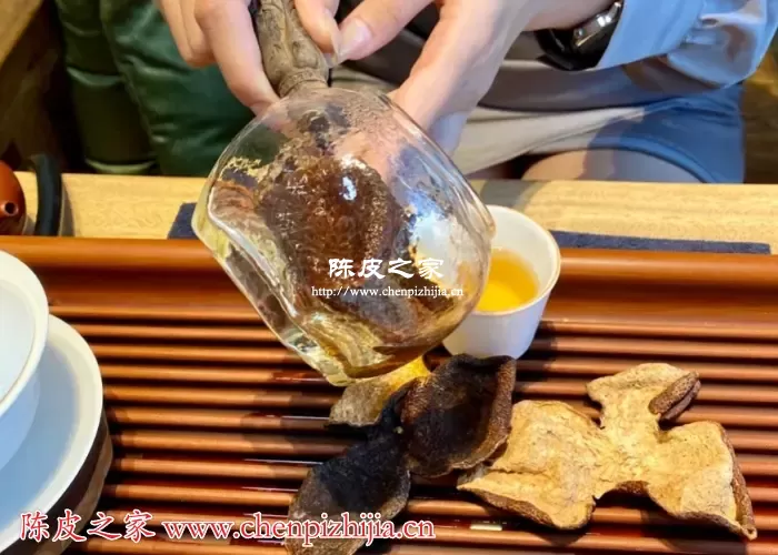 新会陈皮发黑还能泡水吗