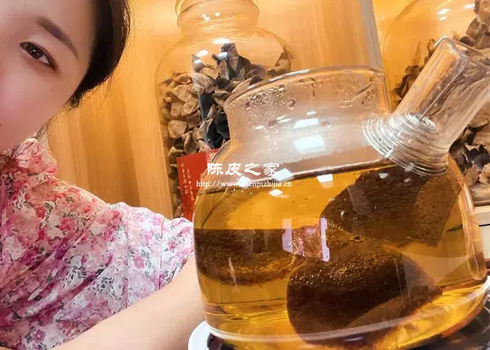 小红家陈皮泡着喝还是煮着喝？陈皮煮水喝的好处！