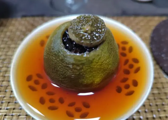 小青柑碎皮冲泡图