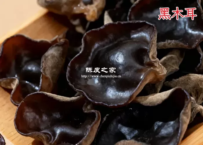 黑木耳煲汤里面可以放陈皮吗，陈皮黑木耳煲汤步骤！