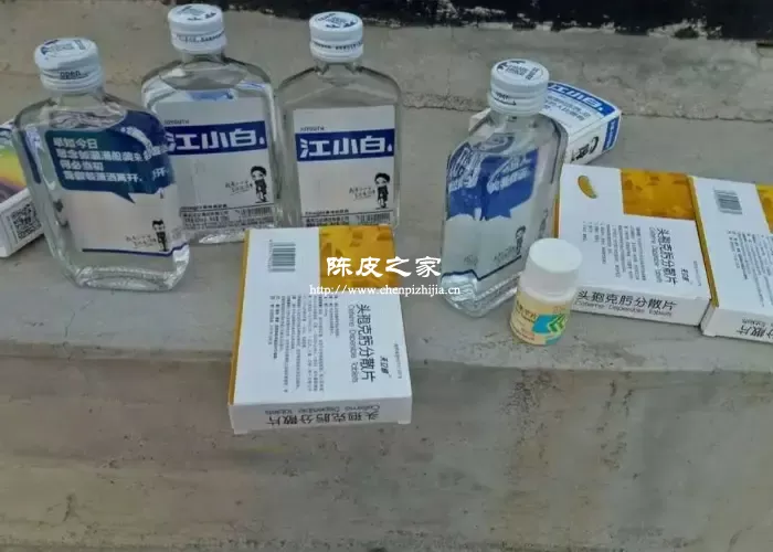 昨晚吃了头孢今晚能喝白酒吗，具体有什么危害